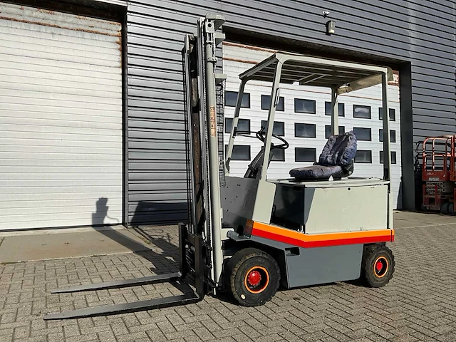Fiat om e20 vorkheftruck - afbeelding 1 van  9