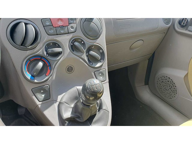 Fiat panda 1.2 dynamic 38-rx-td - afbeelding 9 van  10