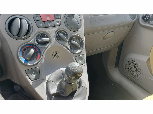 Fiat panda 1.2 dynamic 38-rx-td - afbeelding 9 van  10