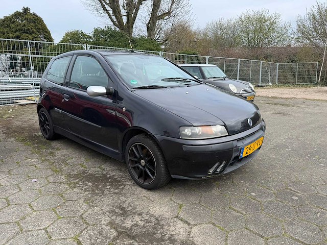 Fiat punto 1.2-16v sportsound 2003 | 29-lt-vl - afbeelding 2 van  7