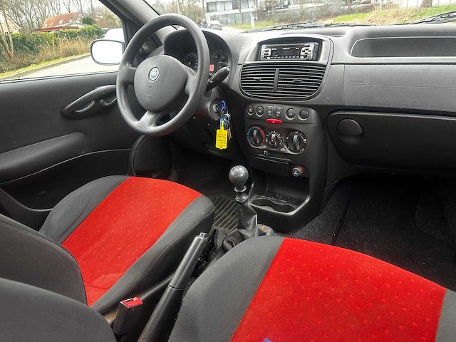 Fiat punto 1.2 active, 02-rl-hv - afbeelding 10 van  13