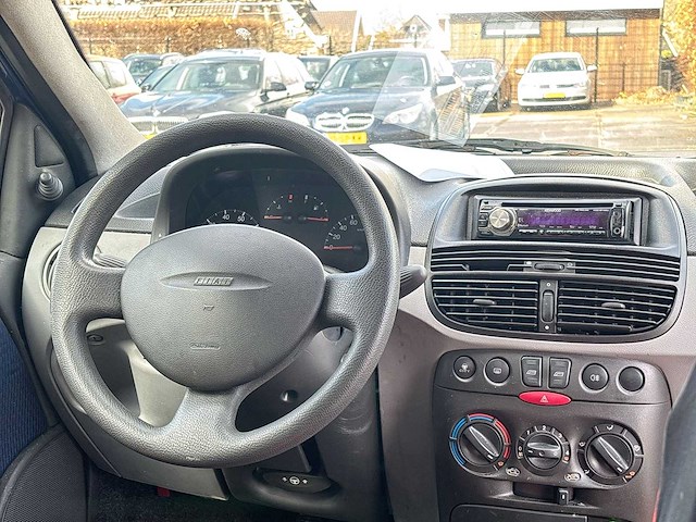 Fiat punto 1.2 dynamic 2002 | 40-jn-rl - afbeelding 17 van  23