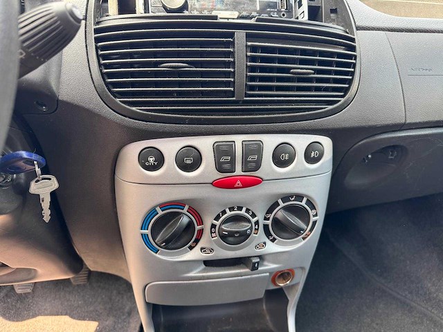 Fiat punto 1.2 navigator airco 73-rz-lb - afbeelding 14 van  15