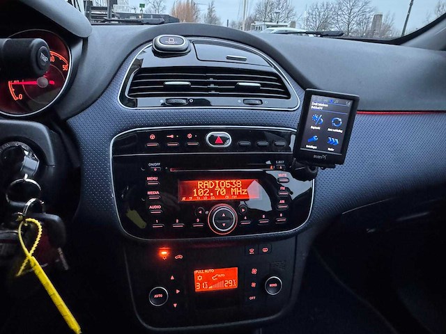 Fiat punto evo 1.3 m-jet air dynamic 74-nkg-3 - afbeelding 10 van  21