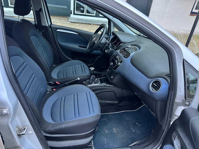 Fiat punto evo 1.3 m-jet air dynamic 74-nkg-3 - afbeelding 17 van  21