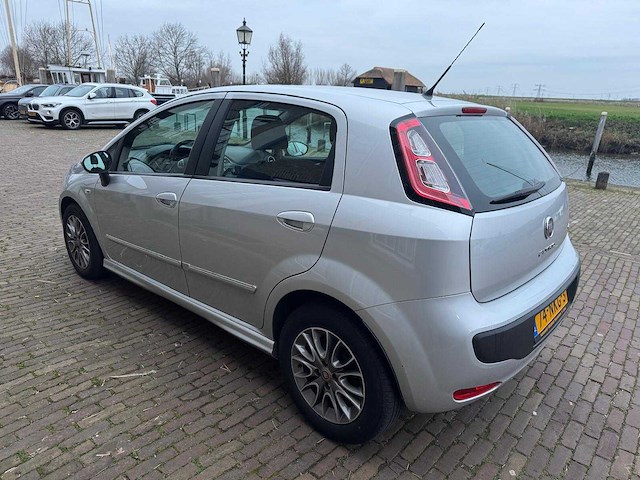 Fiat punto evo 1.3 m-jet air dynamic 74-nkg-3 - afbeelding 16 van  21