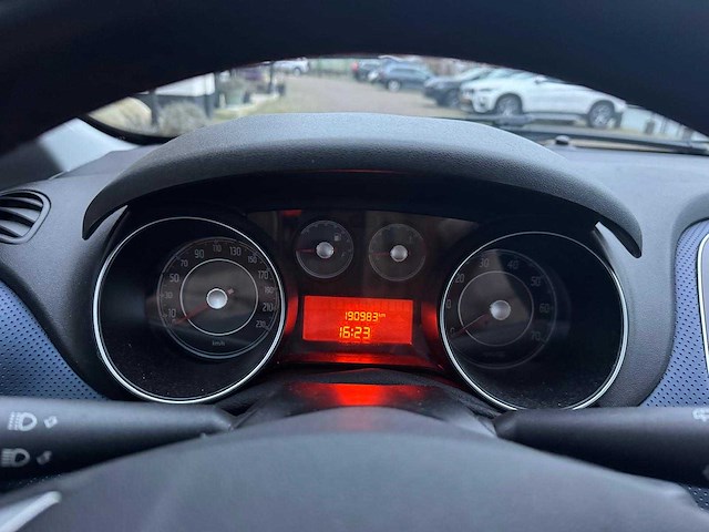 Fiat punto evo 1.3 m-jet air dynamic 74-nkg-3 - afbeelding 11 van  21