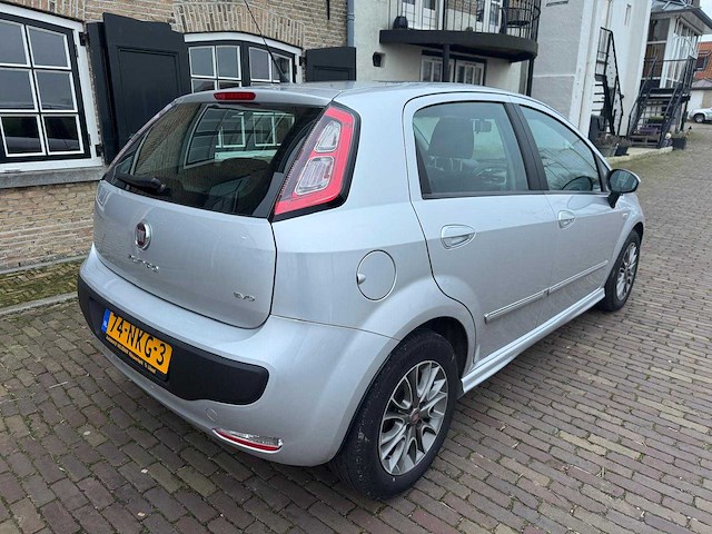 Fiat punto evo 1.3 m-jet air dynamic 74-nkg-3 - afbeelding 12 van  21