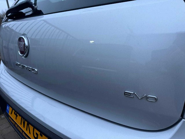 Fiat punto evo 1.3 m-jet air dynamic 74-nkg-3 - afbeelding 19 van  21