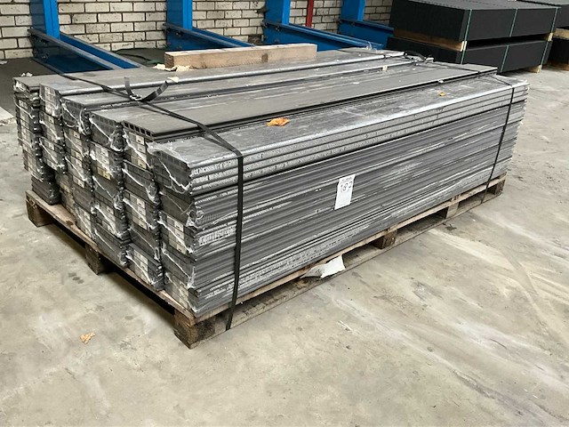 Fiberdeck kunststof schuttingplank 16x176 cm (120x) - afbeelding 3 van  8
