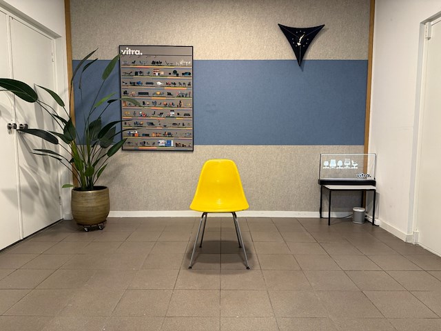 Fiberglass h-base chrome herman miller, dsx, geel - afbeelding 1 van  10