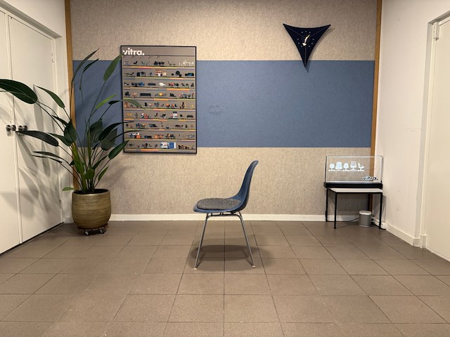 Fiberglass h-base chrome herman miller, dsx, medium blue - afbeelding 3 van  9