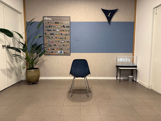 Fiberglass h-base chrome herman miller, dsx, medium blue - afbeelding 5 van  9