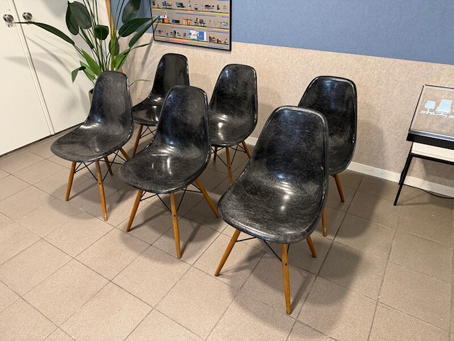 Fiberglass houten dowel-base herman miller, dsw, zwart - afbeelding 4 van  10