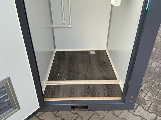 Field facility restroom “de luxe” sanitairunit - afbeelding 9 van  19