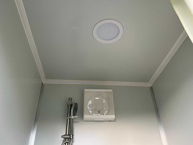 Field facility restroom “de luxe” - afbeelding 8 van  19