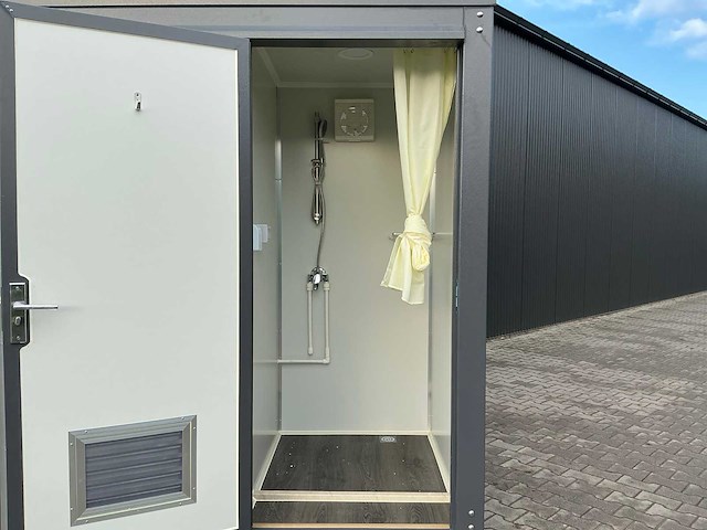 Field facility restroom “de luxe” - afbeelding 1 van  1