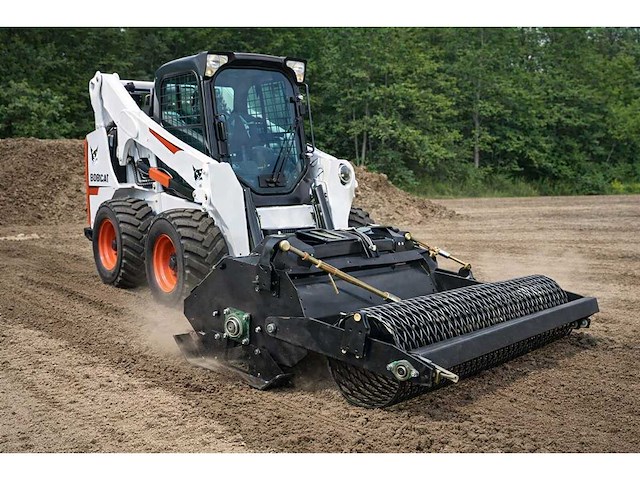 Field industries aanbouwfrees met pakrol voor schranklader/"bobcat" - afbeelding 1 van  8