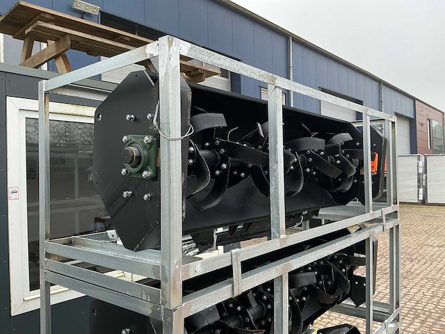 Field industries aanbouwfrees schranklader/"bobcat" - afbeelding 6 van  14