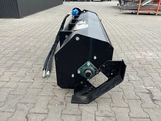 Field industries aanbouwfrees schranklader/"bobcat" - afbeelding 13 van  14