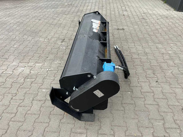 Field industries aanbouwfrees schranklader/"bobcat" - afbeelding 11 van  14