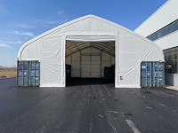Field industries c5080sp shelter tussen 2 containers - afbeelding 1 van  5