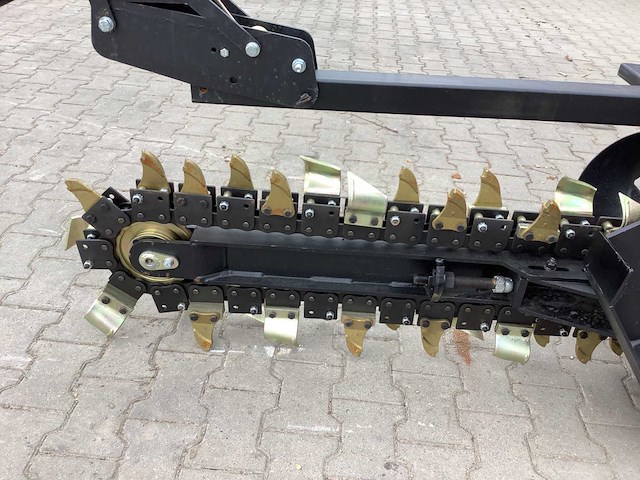 Field industries trencher / kettinggraver - afbeelding 3 van  3
