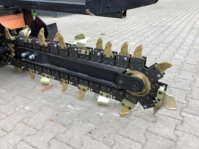 Field industries trencher / kettinggraver - afbeelding 6 van  16