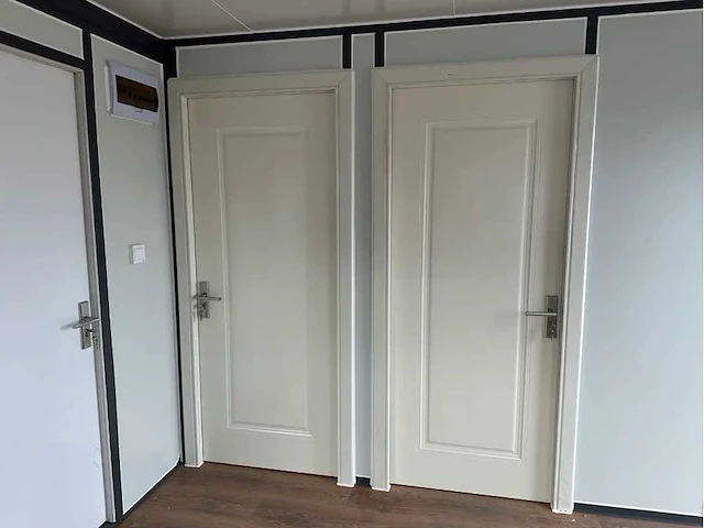 Field mobiele woonunit / tiny home / chalet met 2 slaapkamers + keuken - afbeelding 17 van  49