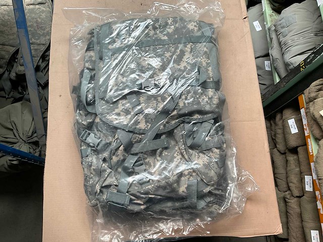 Field rucksack complete set new ucp - afbeelding 2 van  2