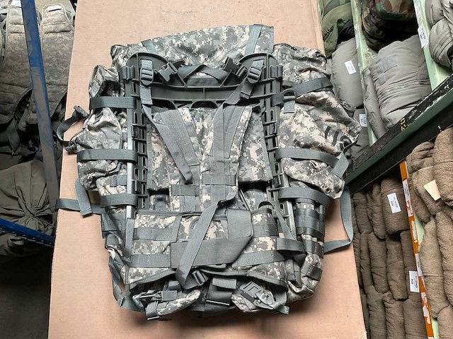 Field rucksack complete set new ucp - afbeelding 2 van  3