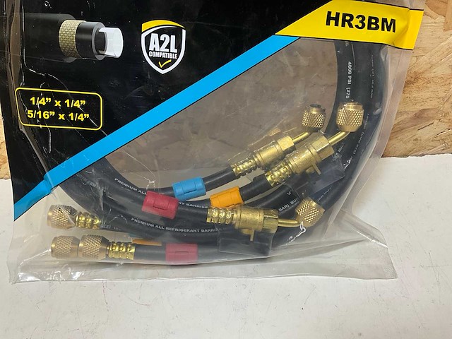 Fieldpiece slangen r/b= 5/16" x 1/4" g= 1/4" x 1/4 (3x afsl.) l=150cm - afbeelding 2 van  7