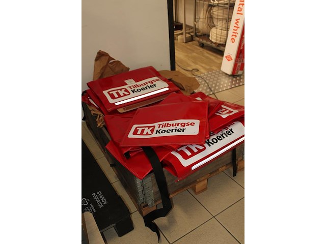 Fiets- / krantentassen met opdruk. 13 dubbelzijdige fietstassen en 6 draagtassen. - afbeelding 2 van  2