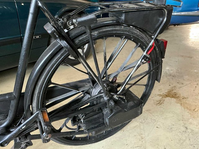 Fiets met hulpmotor - afbeelding 4 van  8