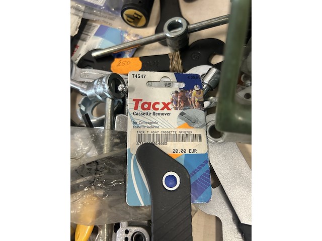 Fietsaccessoires w.o. verlichting, gereedschap, w.o. tacx, xlc, basil - afbeelding 4 van  12