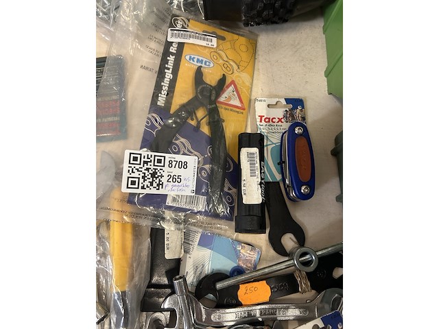 Fietsaccessoires w.o. verlichting, gereedschap, w.o. tacx, xlc, basil - afbeelding 11 van  12