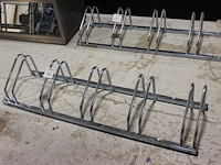 Fietsenrek met 5 beugels b-twinn breedte 135 cm. - afbeelding 1 van  2