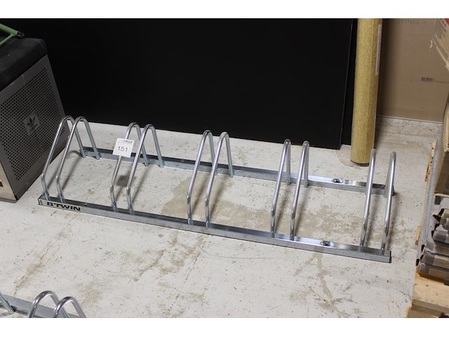 Fietsenrek met 5 beugels b-twinn breedte 135 cm. - afbeelding 1 van  2