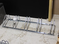 Fietsenrek met 5 beugels b-twinn breedte 135 cm. - afbeelding 1 van  2