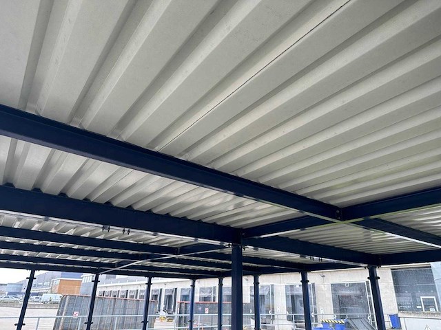 Fietsenstalling 9x4,5x2,5m - afbeelding 1 van  11