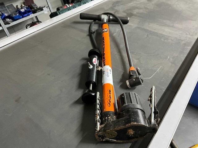 Fietspomp - afbeelding 2 van  5