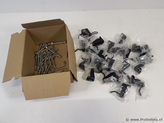 Fietsverlichting koplamp led inclusief 1,5v aa batterijen en bouten, ringen en moeren - afbeelding 1 van  1