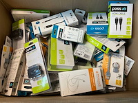 Fifo en poss en green mouse - oortje, lader, laadkabel, optical kabel, vga (100x) - afbeelding 1 van  4