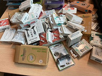 Fifo en poss en green mouse - oortje, lader, laadkabel, optical kabel, vga (100x) - afbeelding 3 van  4