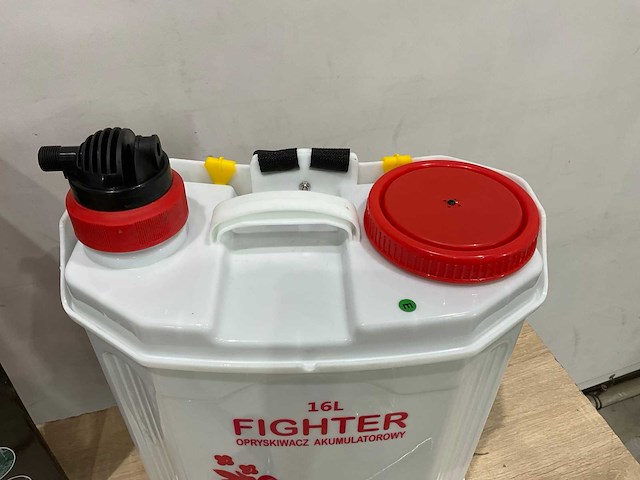 Fighter - ft-688 - rugspuit op batterij - afbeelding 5 van  6