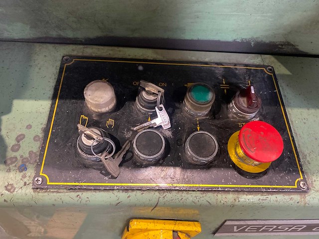 Fim - versa 204 - notching machine - 1993 - afbeelding 1 van  6