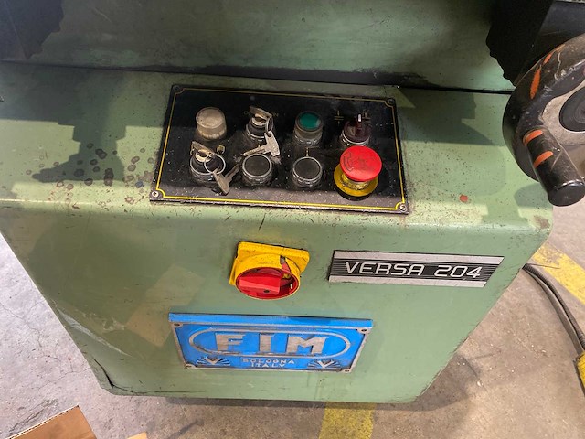 Fim - versa 204 - notching machine - 1993 - afbeelding 15 van  15