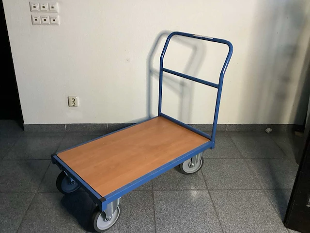 Fimm plateauwagen - afbeelding 1 van  5