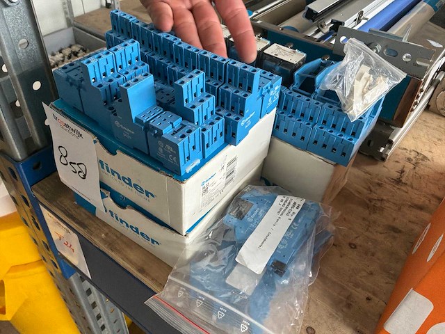Finder partij electro componenten - afbeelding 2 van  4