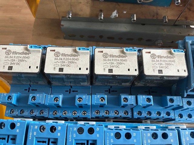 Finder partij electro componenten - afbeelding 3 van  4
